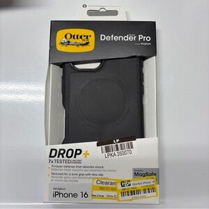 OtterBox Defender Pro Black Case for iPhone 16